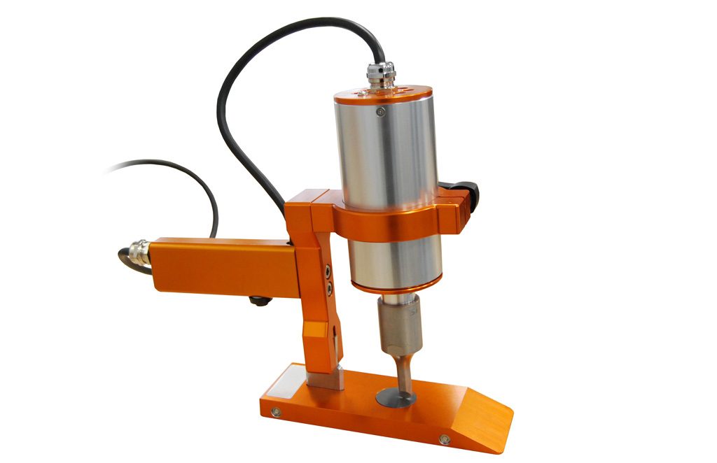Ultrasonic manual cutter for textiles